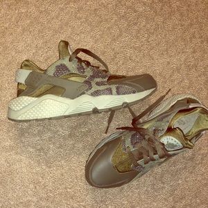 Nike huarache olive sneaker